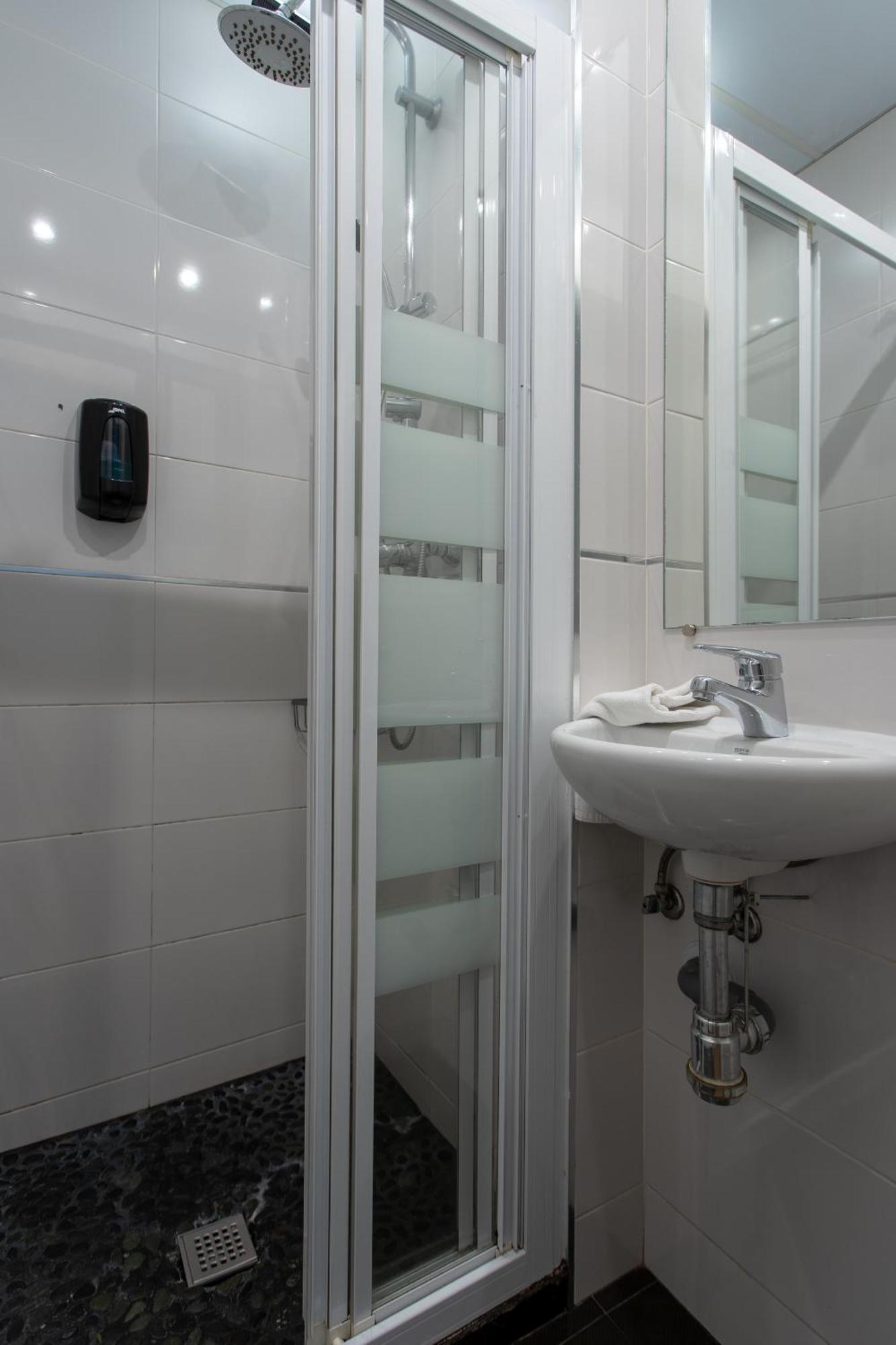 Apartamentos Nickel Madrid Exterior photo
